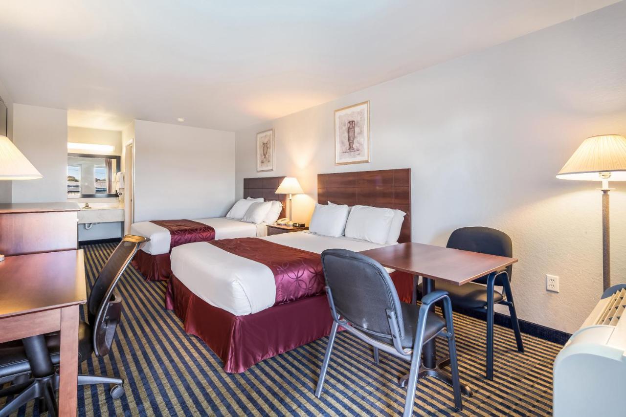 Americas Best Value Inn Нью Браунфелс Экстерьер фото