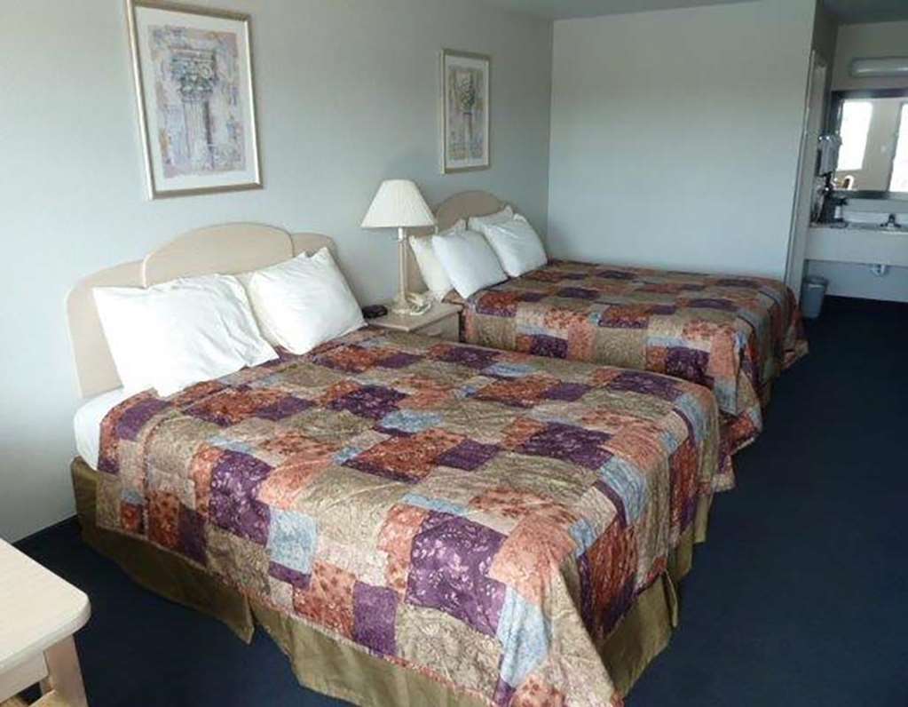 Americas Best Value Inn Нью Браунфелс Номер фото