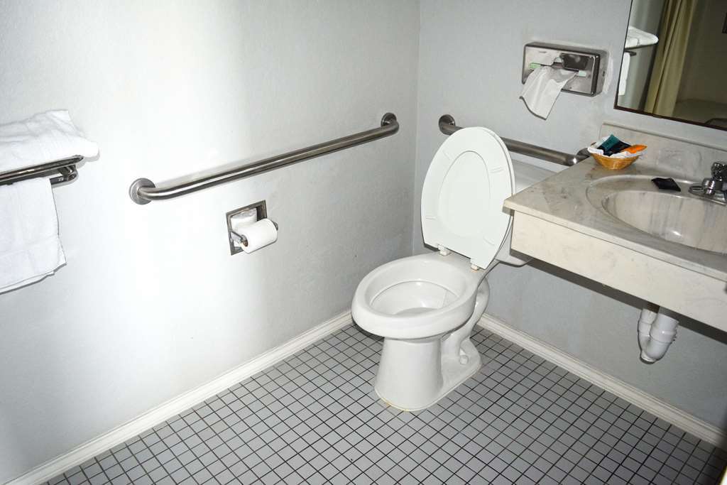 Americas Best Value Inn Нью Браунфелс Номер фото
